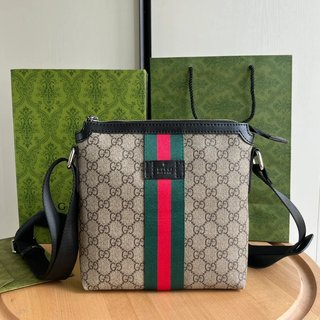 Actual shot #💰240 Style number: 471454 small size: 21*22*4cm Gucci GG Ophidia printing series men's crossbody bag, full of space, suitable for daily business travel, contains an inner pocket for mobile phones and an inner pocket with zipper, this bag is very convenient and practical for daily work and study! It is one of the must-have items for men who like to be a little more low-key.