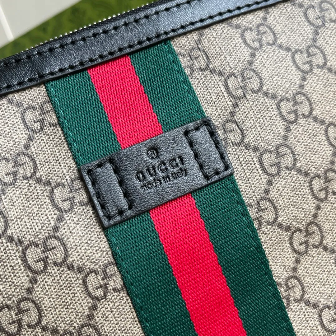Actual shot #💰240 Style number: 471454 small size: 21*22*4cm Gucci GG Ophidia printing series men's crossbody bag, full of space, suitable for daily business travel, contains an inner pocket for mobile phones and an inner pocket with zipper, this bag is very convenient and practical for daily work and study! It is one of the must-have items for men who like to be a little more low-key.