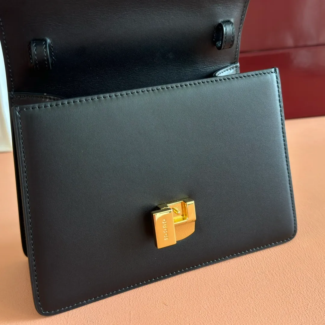 p1260. 💋💋💋【Original leather and complete packaging】G family👉New style. The market's top exclusive goods control, special/counter quality 💯Using imported cowhide, original hardware! Exquisite workmanship. 💯Exclusive physical photos📷👉The quality can be seen in the picture👄👄😘😘. Style number: 470270. Dimensions: width 20*height 14*side width 8.