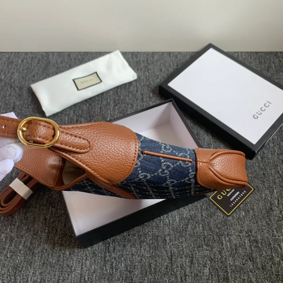 Actual shot #💰320 Model: 636706 Denim Size: 28×19×4 Gucci💝💝jackie 𝘿𝙀𝙉𝙄𝙈 Denim Series Armpit Bag 28 They say fashion is reincarnation. So this year’s fashion items must be indispensable with denim. Every major blogger and star has a retro bag. The new color denim and leather design is really awesome. It’s retro but not too solemn. The texture and color of the denim make it look a bit hippie and very everyday. I can think of countless combinations that are launched in limited editions to make you fall in love with retro denim🧢