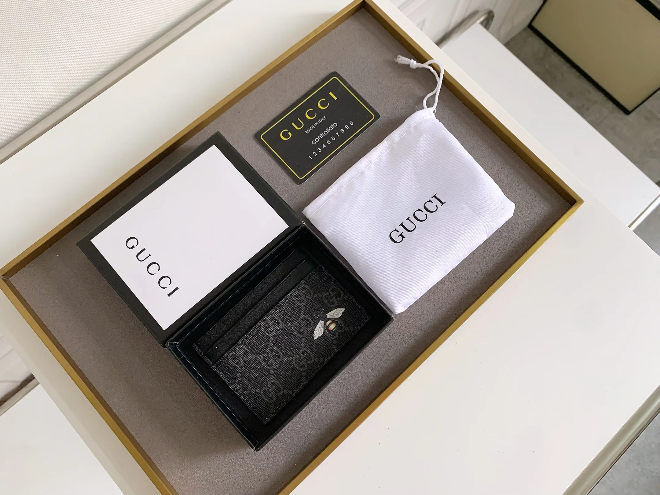 💰90 💎 (Bee pattern) Top original quality, GUCCI classic popular printed card holder, exclusive background, real shot. The card holder is made of GG Supreme high-grade man-made canvas with exquisite patterns💯! Style number: 451277 Size: 10x7.5cm