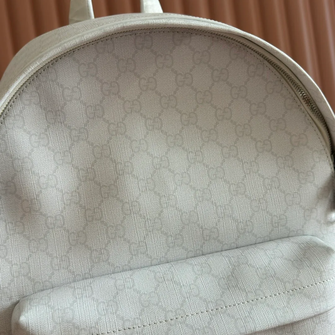 p1260💋💋💋"With full set of original counter packaging" [New product] The Ophidia series is crafted with white color matching, classic silhouette and new functional design, and is made of soft-touch fabrics. This backpack is made of soft GG Supreme material and is intricately embellished with the Double G logo and red and green webbing details. White soft GG Supreme canvas Palladium tone hardware Green nylon lining Double G Web detail Padded mesh at back Adjustable shoulder strap Interior: 1 zip pocket External: 1 zip pocket Handle height: 8 cm Zip closure Ref.: 834466. Dimensions: 36.5cm (width) x 41cm (height) x 18cm (depth) Weight: approx. 1.5kg Color: white pvc. Made in Italy