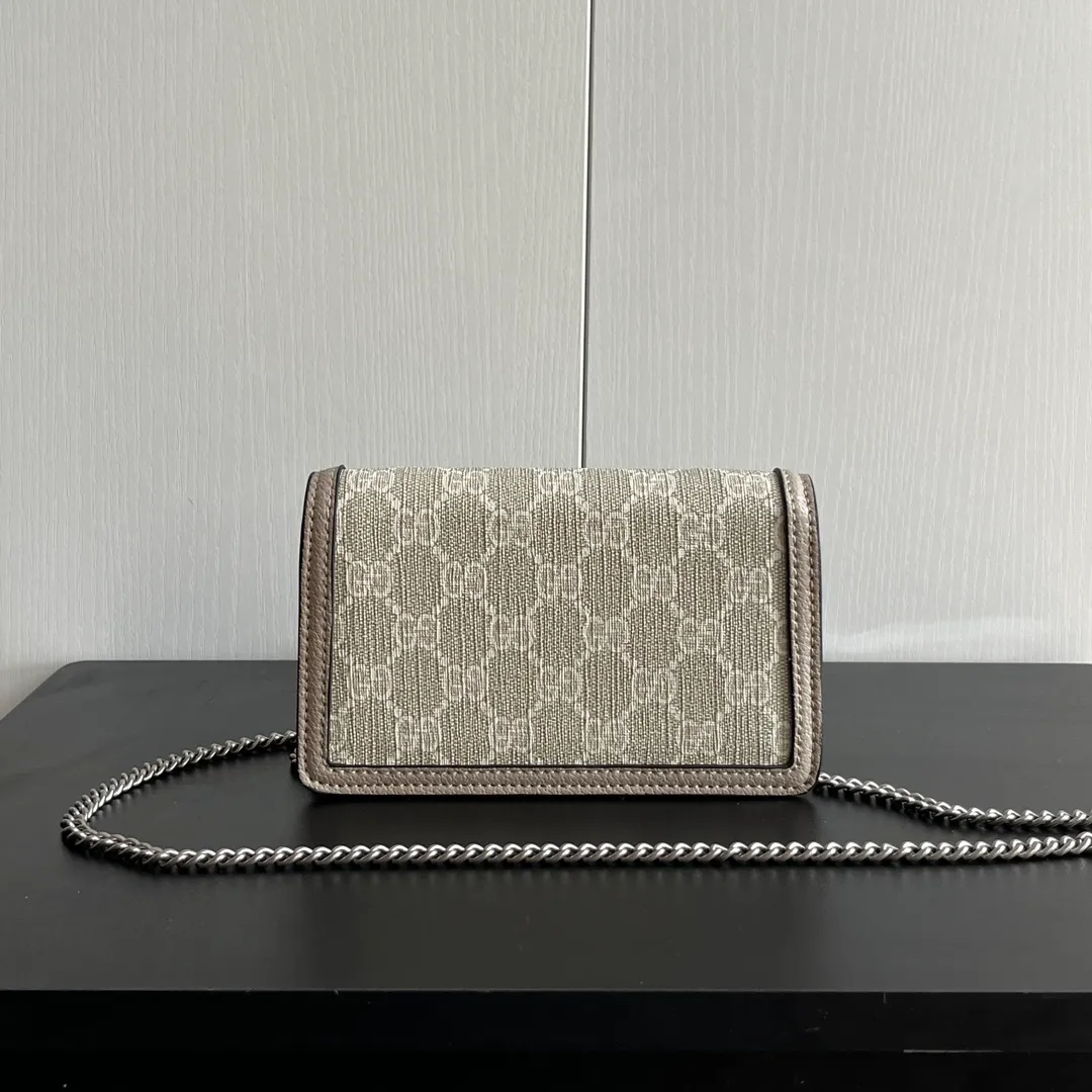 Actual shot #💰260 with box Model: 476432 Oats Size: 16.5x10x4.5cm 𝙂𝙪𝙘𝙘𝙞 𝘿𝙞𝙤𝙣𝙮𝙨𝙪𝙨 𝙈𝙞𝙣𝙞 16.5 Xiaogujia’s entry-level small bag is recommended. It’s not worth mentioning. It’s a classic model that can be said to be the symbol of Xiaogujia. The classic mini Dionysian buckle is paired with calfskin. This bag has a very high appearance rate. It is simply a tool for daily wear and is very popular on the street❗️