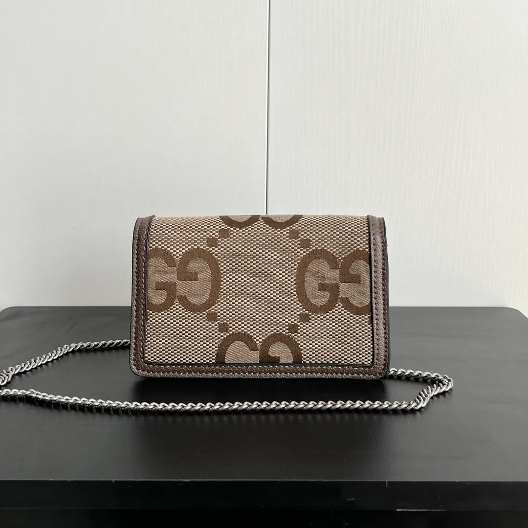 Actual shot #💰240 with box model: 476432 large g size: 16.5x10x4.5cm 𝙂𝙪𝙘𝙘𝙞 𝘿𝙞𝙤𝙣𝙮𝙨𝙪𝙨 𝙈𝙞𝙣𝙞 16.5 Xiaogujia’s entry-level small bag is recommended. It’s not worth mentioning. It’s a classic model that can be said to be the symbol of Xiaogujia. The classic mini Dionysian buckle is paired with calfskin. This bag has a very high appearance rate. It is simply a tool for daily wear and is very popular on the street❗️