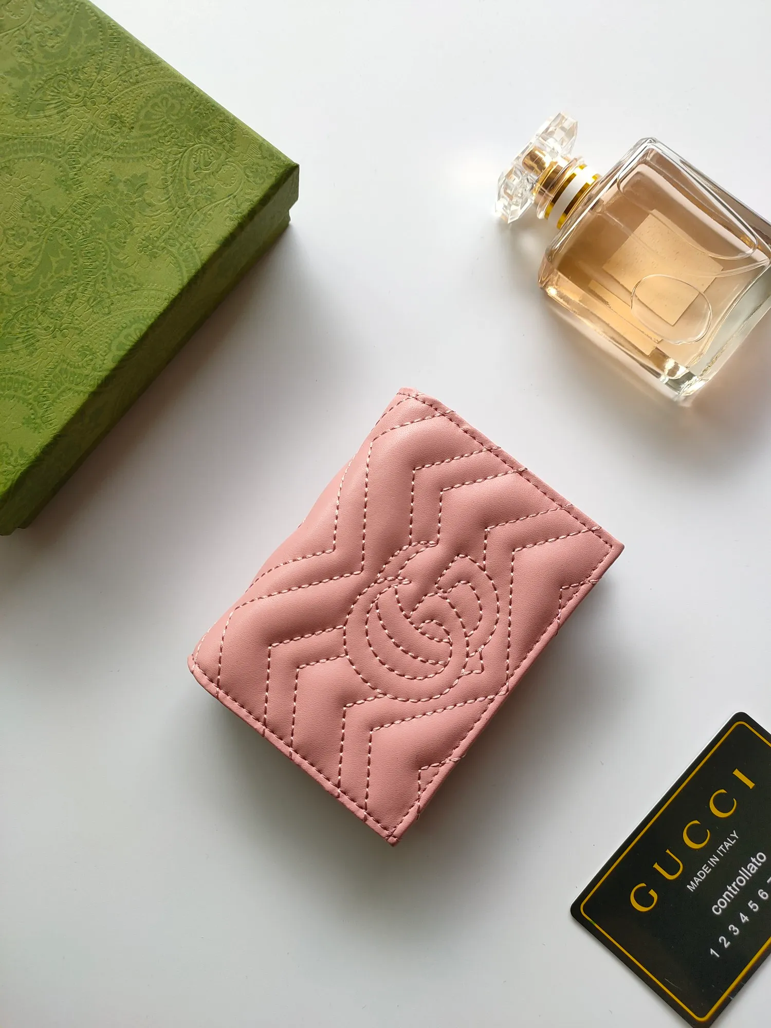 🇮🇹Gucci🅿140 original quality model: 466492 red butterfly human-shaped pattern, with exclusive supply from the entire network👛Whether it is materials, workmanship, logo, coding, wiring, every detail fully expresses the wonderful connotation of Gucci👜👜💯Quality assurance, no worries after sales, 💯Original materials! 💯Real shot📷👉The quality can be seen in the picture😘😘. Size: 11*9*3.