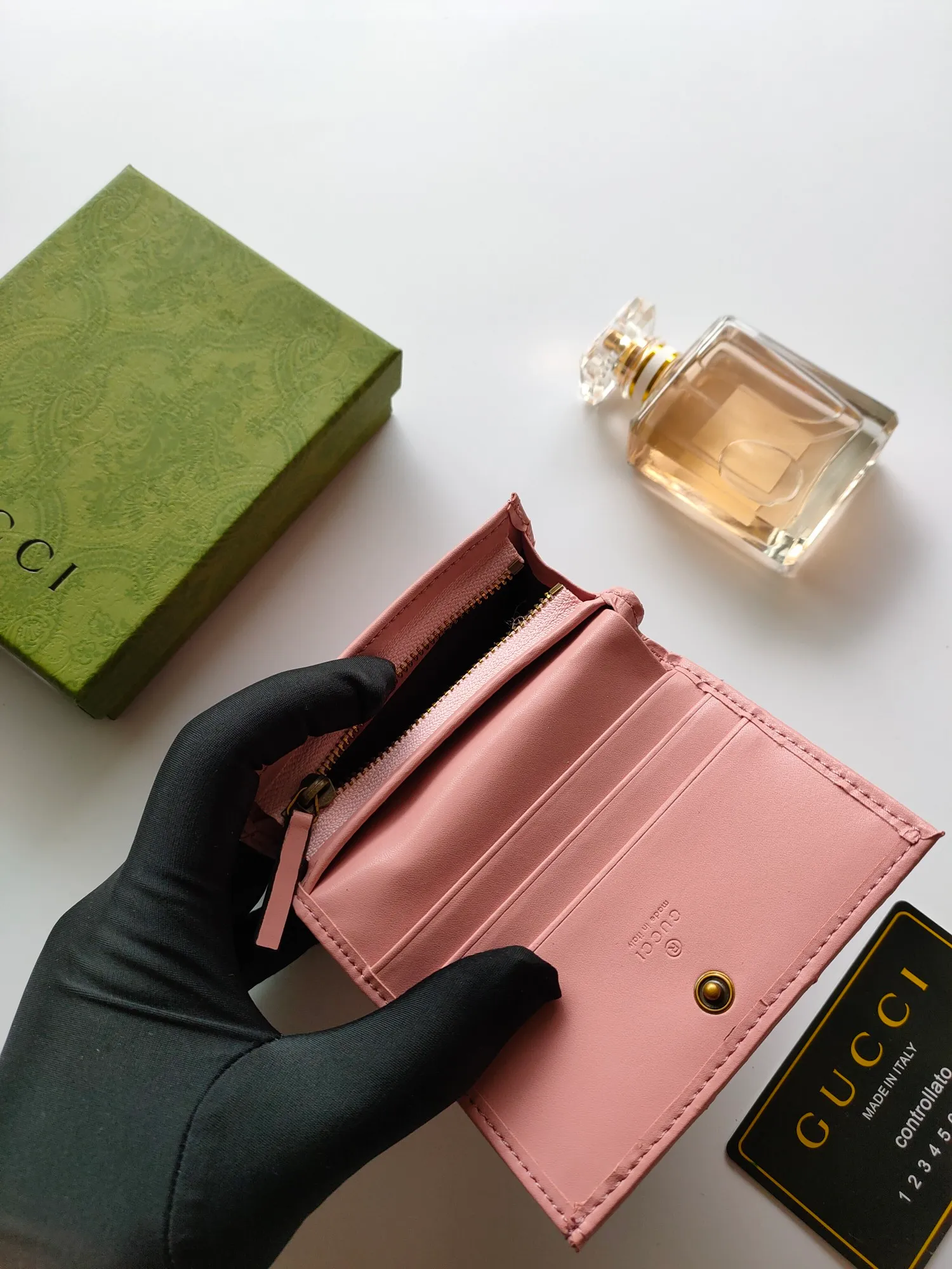 🇮🇹Gucci🅿140 original quality model: 466492 red butterfly human-shaped pattern, with exclusive supply from the entire network👛Whether it is materials, workmanship, logo, coding, wiring, every detail fully expresses the wonderful connotation of Gucci👜👜💯Quality assurance, no worries after sales, 💯Original materials! 💯Real shot📷👉The quality can be seen in the picture😘😘. Size: 11*9*3.