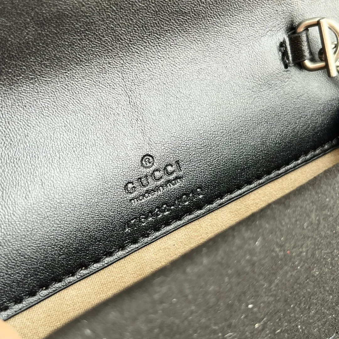 Actual shot #💰240 with box Model: 476432 Black Size: 16.5x10x4.5cm 𝙂𝙪𝙘𝙘𝙞 𝘿𝙞𝙤𝙣𝙮𝙨𝙪𝙨 𝙈𝙞𝙣𝙞 16.5 Xiaogujia’s entry-level small bag is recommended. It’s not worth mentioning. It’s a classic model that can be said to be the symbol of Xiaogujia. The classic mini Dionysian buckle is paired with calfskin. This bag has a very high appearance rate. It is simply a tool for daily wear and is very popular on the street❗️