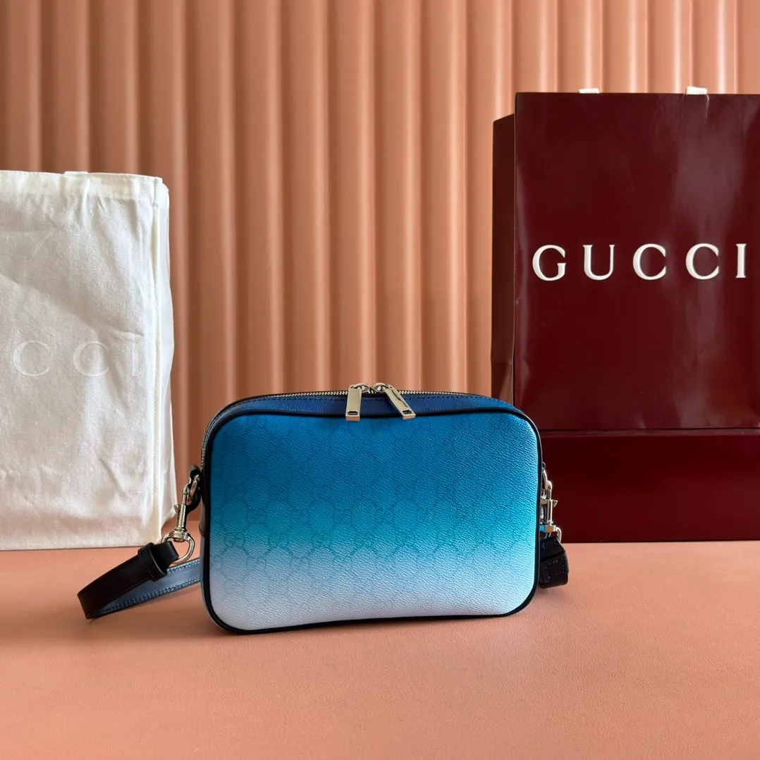 p940. 💋💋💋"With full set of original factory counter packaging" [New product] The unique blue gradient effect printing adds fashionable beauty to this basic functional item. This cross-body bag is made of GG Monogram coated fabric, with all-over gradient printing showing off its ingenious design. Gradient blue GG Monogram coated fabric Dark blue leather trim All-over gradient print Blue cotton and linen lining Interior: 1 zip pocket Handle height: 15.7 cm Removable and adjustable leather shoulder strap (48 cm height) Zip closure Dimensions: 835691. Dimensions: 25cm (width) x 16cm (height) x 4.5cm (depth) Weight: approx. 0.4kg Color: gradient blue/original leather. Made in Italy