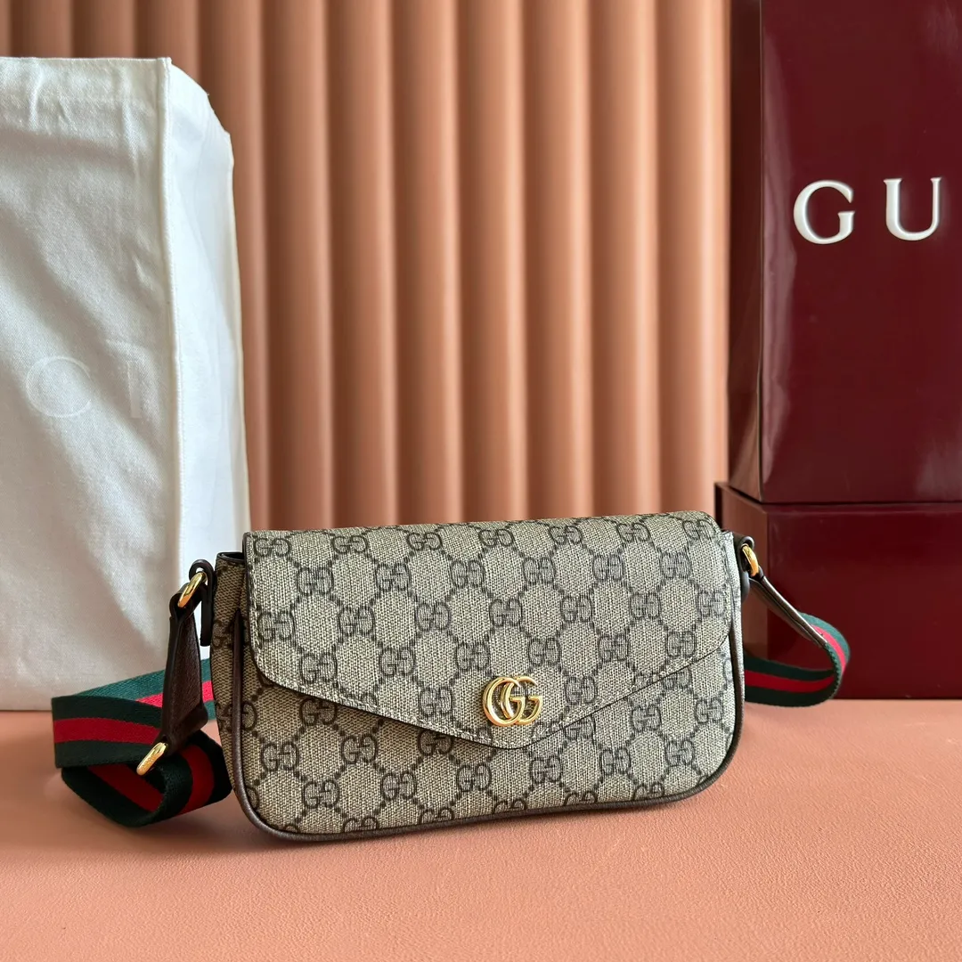 p900🔥🔥🔥[Original leather - equipped with counter packaging] The GUCCI Ophidia series continues to grow and develop, and a variety of unique shapes and materials will be launched every season. Crafted in beige and ebony GG Supreme canvas, this mini bag features Double G hardware and a webbing shoulder strap. Model 764961 is made of counter-quality imported cowhide and matched with genuine open-plate copper hardware. Dimensions-13x22x4cm