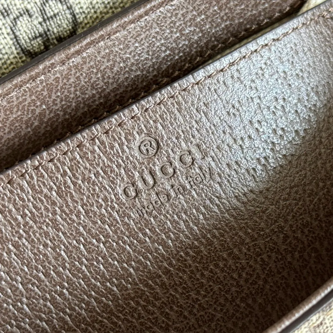 p900🔥🔥🔥[Original leather - equipped with counter packaging] The GUCCI Ophidia series continues to grow and develop, and a variety of unique shapes and materials will be launched every season. Crafted in beige and ebony GG Supreme canvas, this mini bag features Double G hardware and a webbing shoulder strap. Model 764961 is made of counter-quality imported cowhide and matched with genuine open-plate copper hardware. Dimensions-13x22x4cm