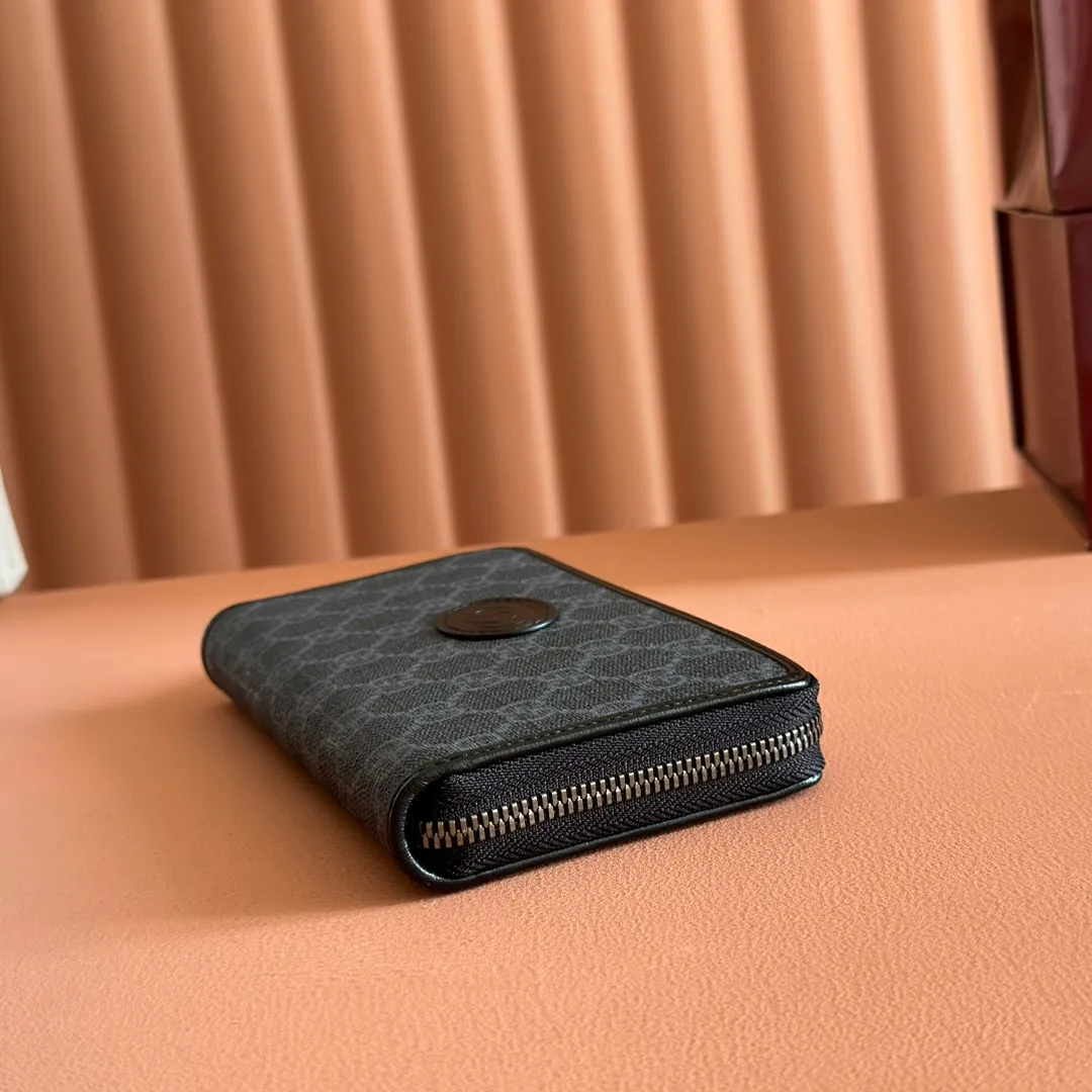p460. 📣📣📣[Original leather accessories🌈Complete counter packaging]🔥🔥This simple and slender wallet is made of black GG Supreme canvas, decorated with tonal leather piping and an interlocking double G logo, highlighting the charm of a classic design. Black GG Supreme canvas, environmentally friendly material. Black leather trim. Viscose lining. Oval leather interlocking G plaque. Eight card compartments, two bill compartments. Size: 19*10.5*2cm Color: black/pvc. Model: 673003.