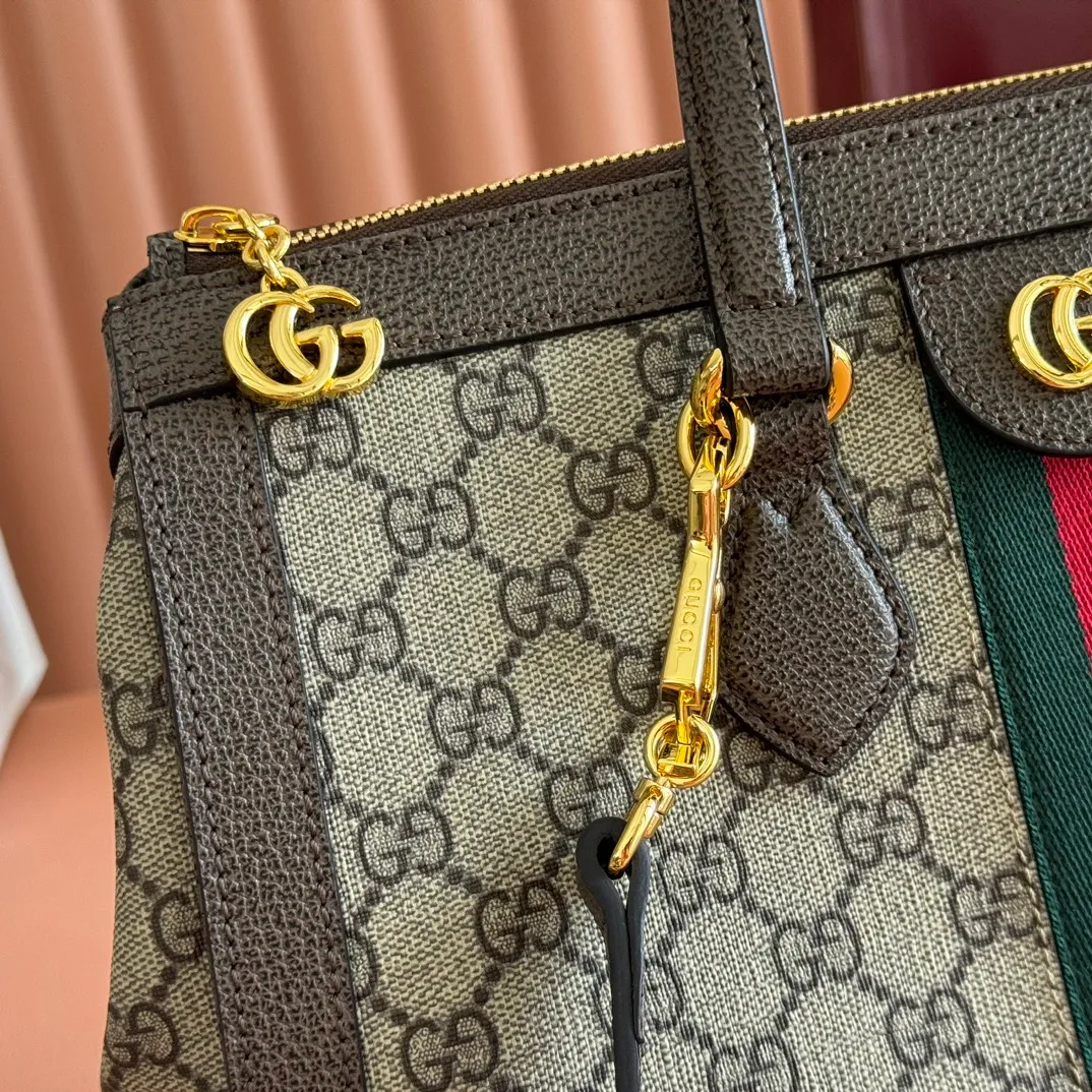 p1140. 📣📣📣【Original leather accessories🌈Full set of counter packaging】🔥🔥‼ G's new model is immersed in retro feelings, and its square shape is reminiscent of retro design. Made of GG Supreme high-grade man-made canvas, it is embellished with the brand's most distinctive classic elements such as red and green webbing, which pays homage to the brand's equestrian origins. Model: 524537. Dimensions: width 33*height 24.5*side width 17.5. Color: pvc/brown.