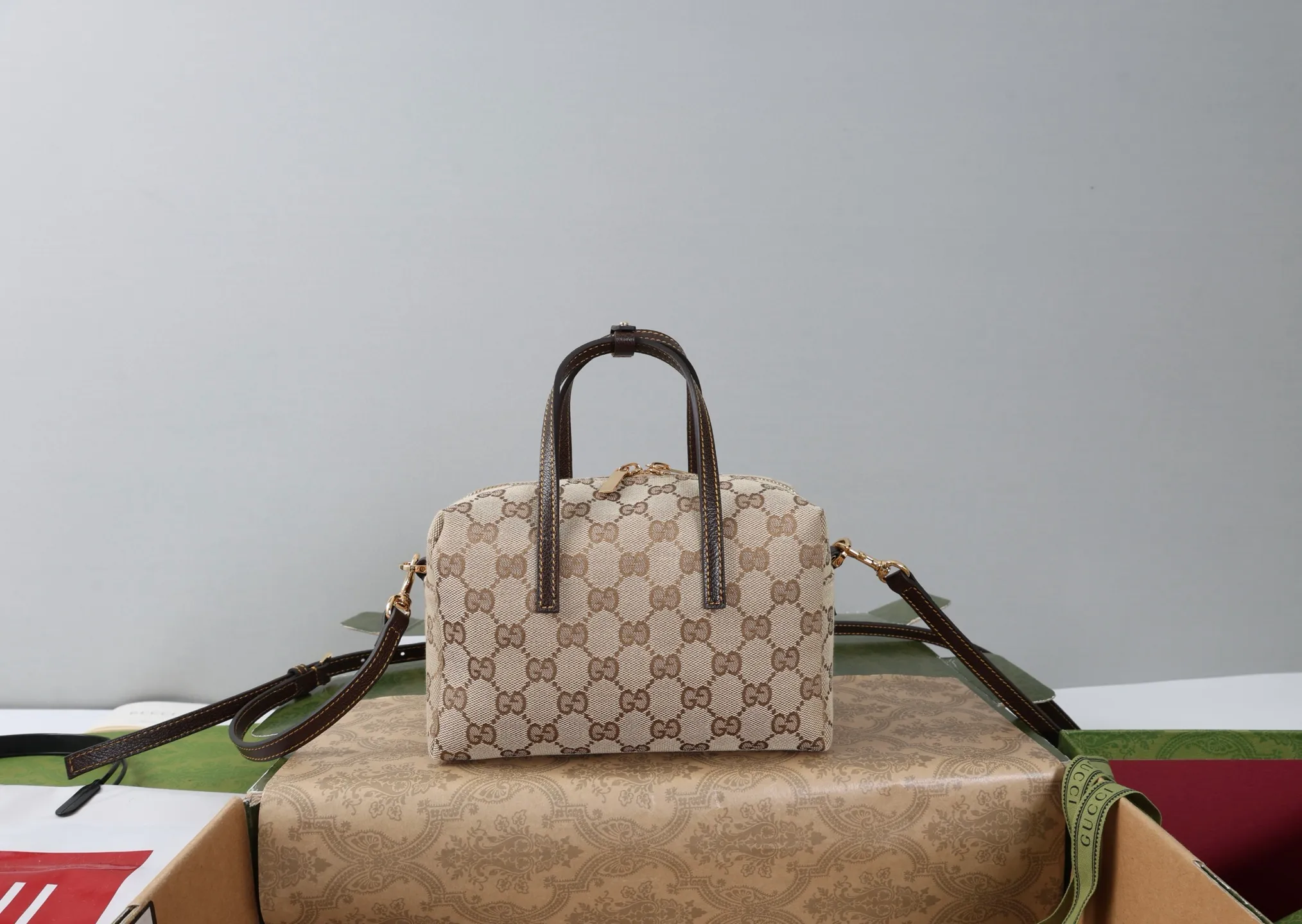 All categories Official website "Brand Women's Bags" Women's Bags 💙 GUCCI 2026 GUCCI new crossbody shoulder bag