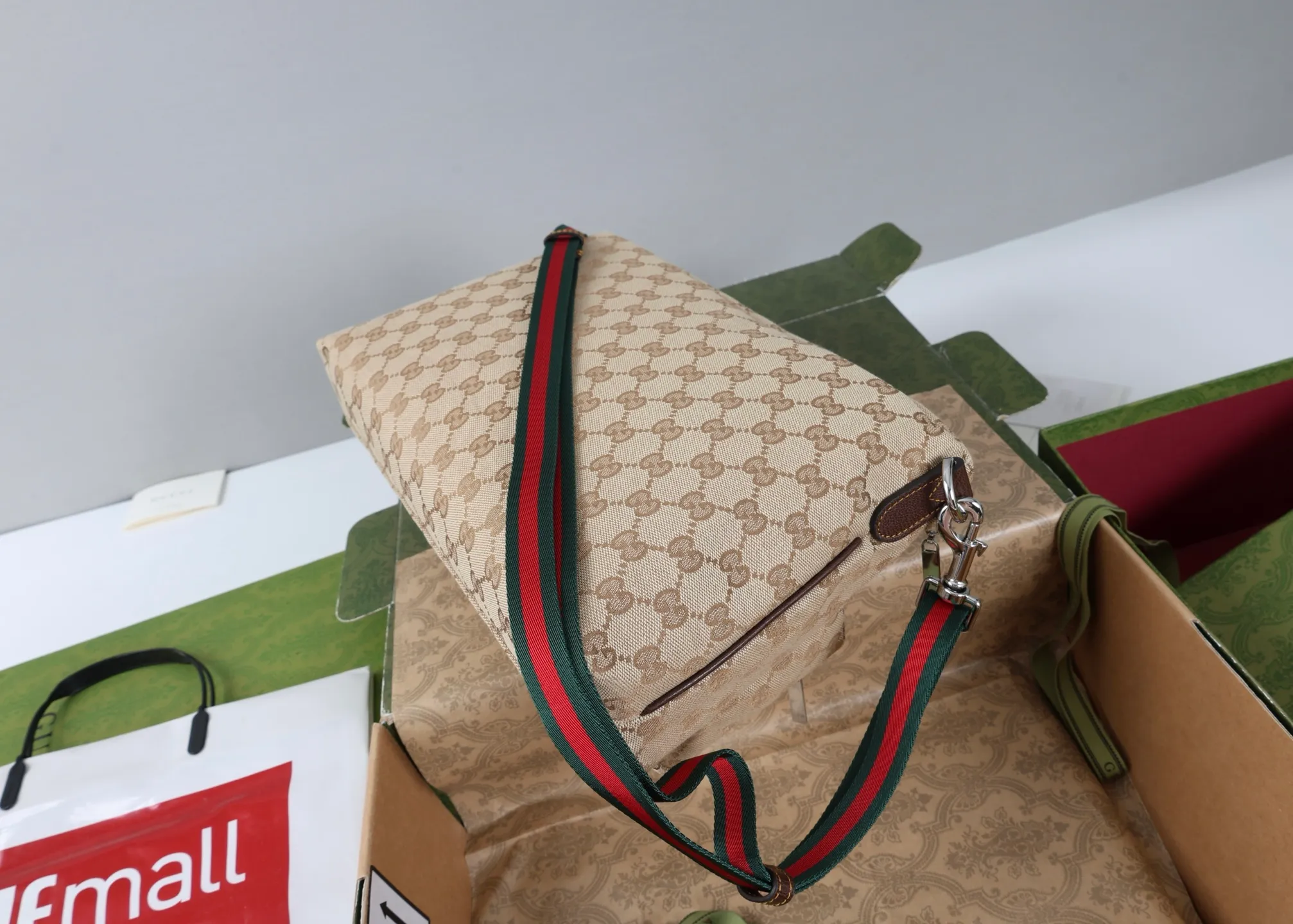 All categories Official website "Brand Women's Bags" Women's Bags 💙 GUCCI 2026 GUCCI new crossbody shoulder bag