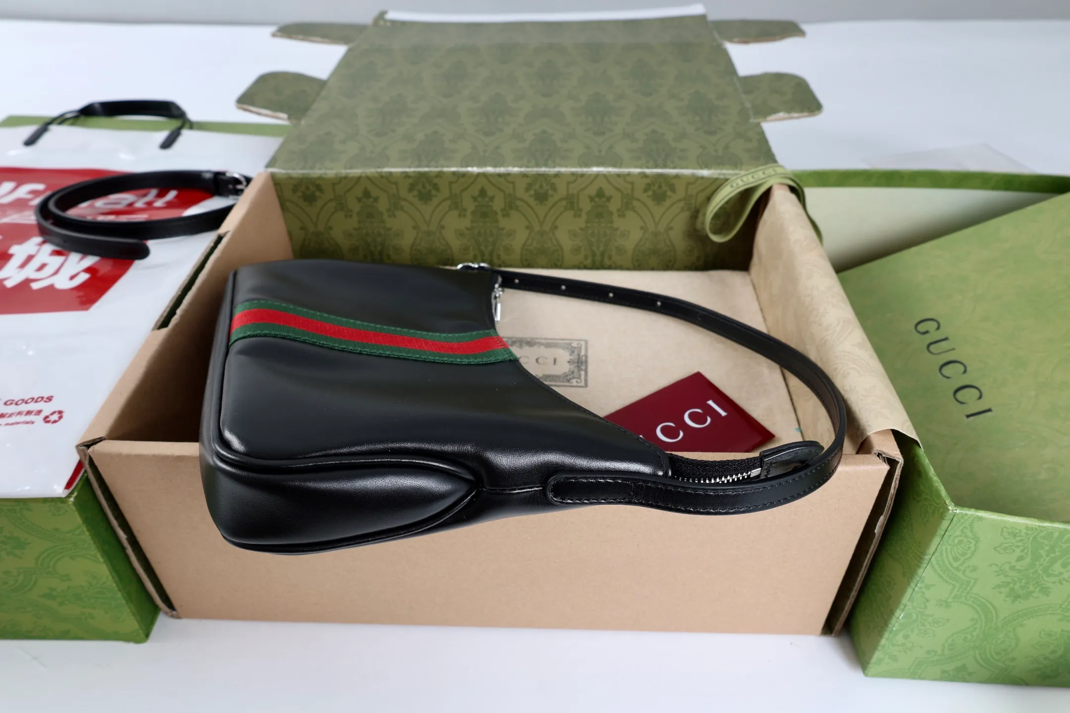 All categories Official website "Brand Women's Bags" Women's Bags 💙 GUCCI 2026 GUCCI new crossbody shoulder bag