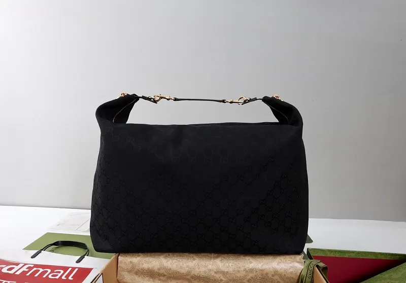 All categories Official website "Brand Women's Bags" Women's Bags 💙 GUCCI 2026 GUCCI new crossbody shoulder bag