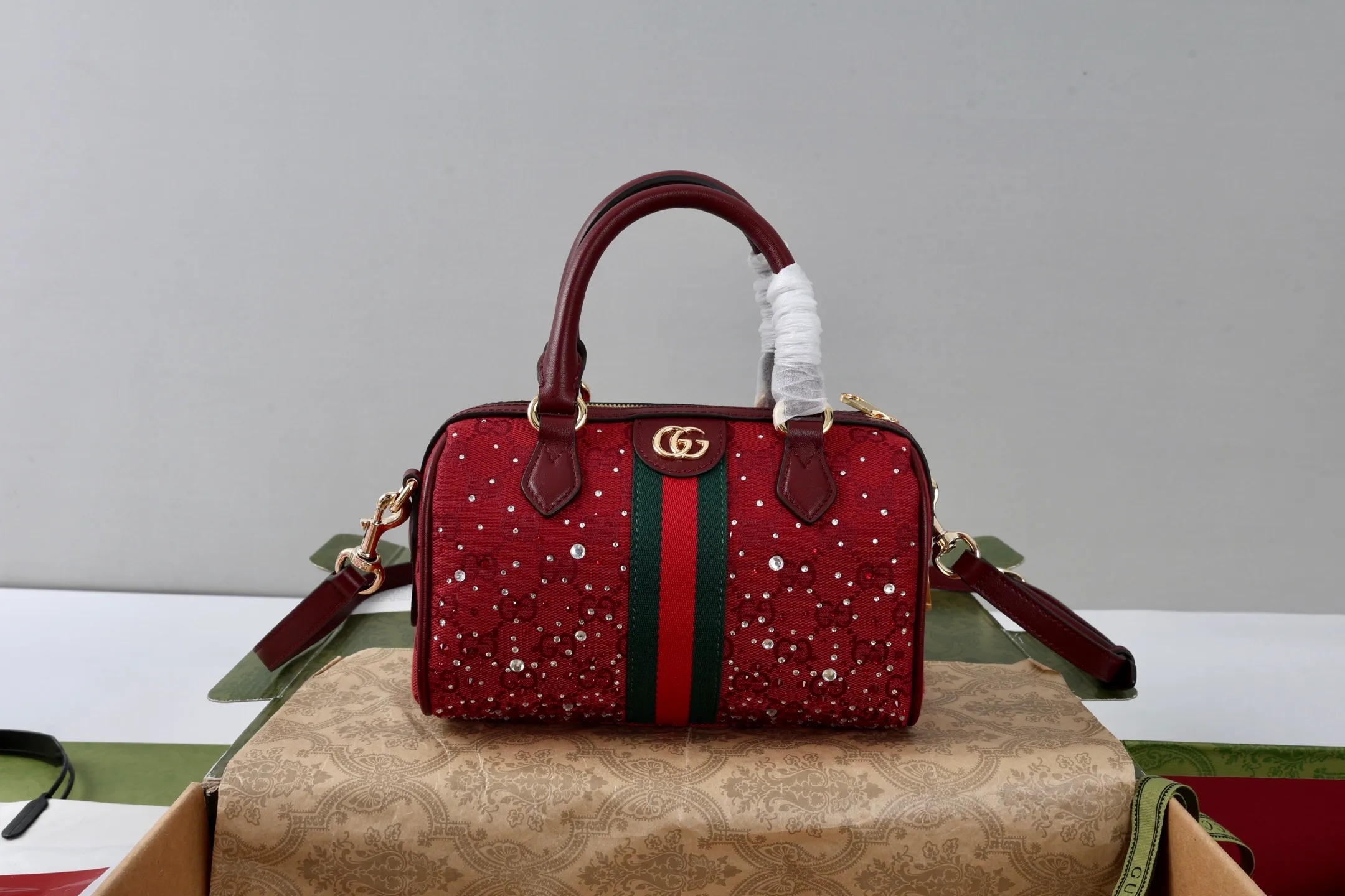 All categories Official website "Brand Women's Bags" Women's Bags 💙 GUCCI 2026 GUCCI new crossbody shoulder bag