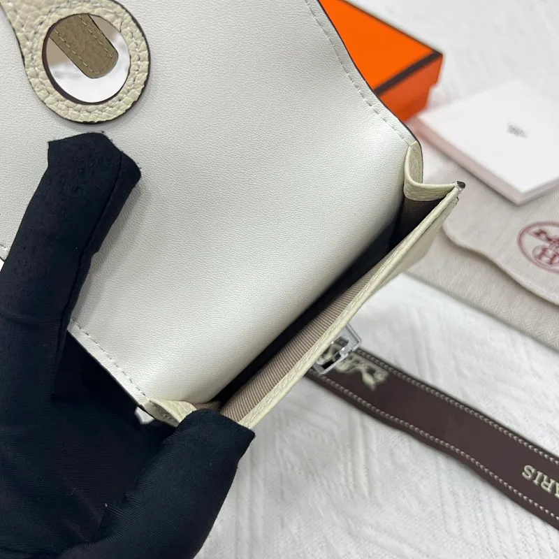 All categories Hermès wallet (Hermès) Hermès 5121 pebbled silver buckle