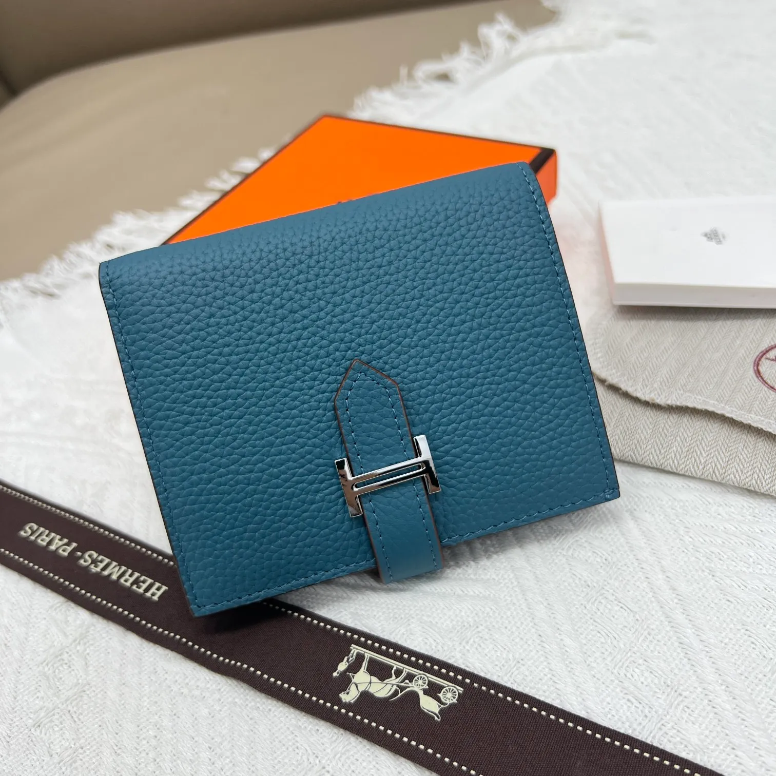All categories Hermès wallet (Hermès) Hermès 5120 pebbled silver buckle