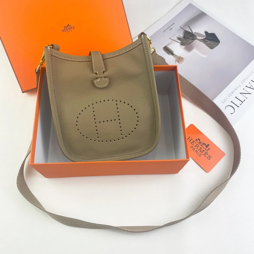 All categories Hermès wallet (Hermès) Hermès 186