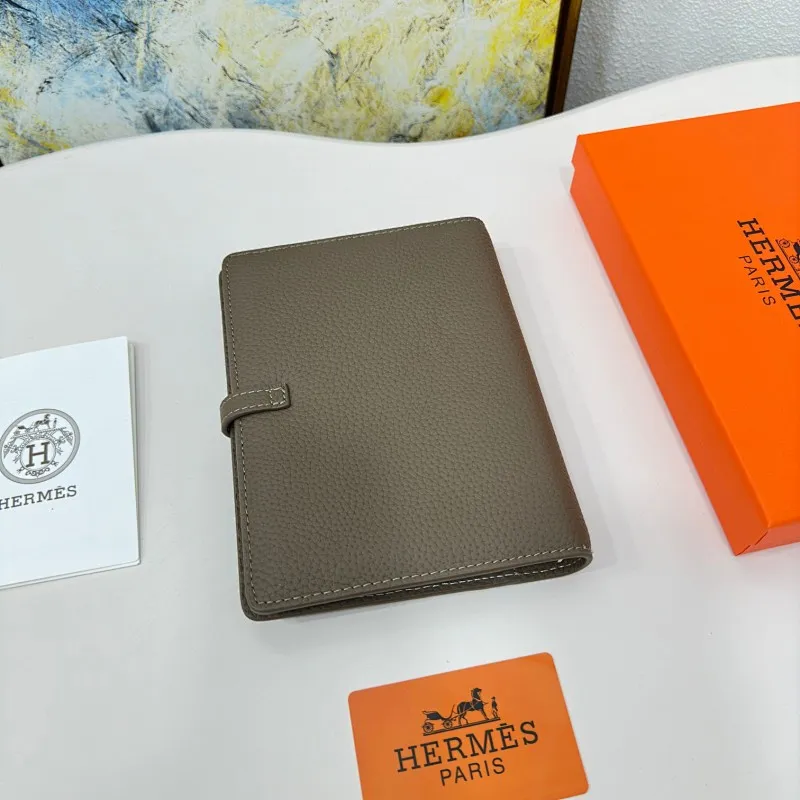 All categories Hermès wallet (Hermès) Hermès 718