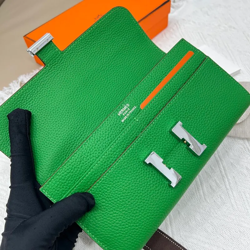 All categories Hermès wallet (Hermès) Hermès 539 pebbled silver buckle