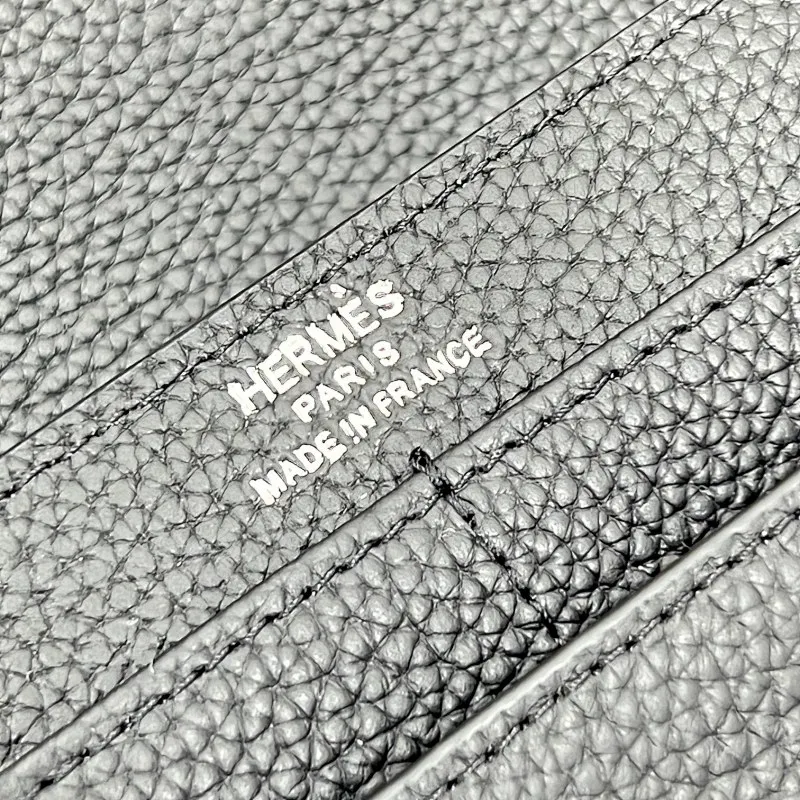All categories Hermès wallet (Hermès) Hermès 539 pebbled silver buckle