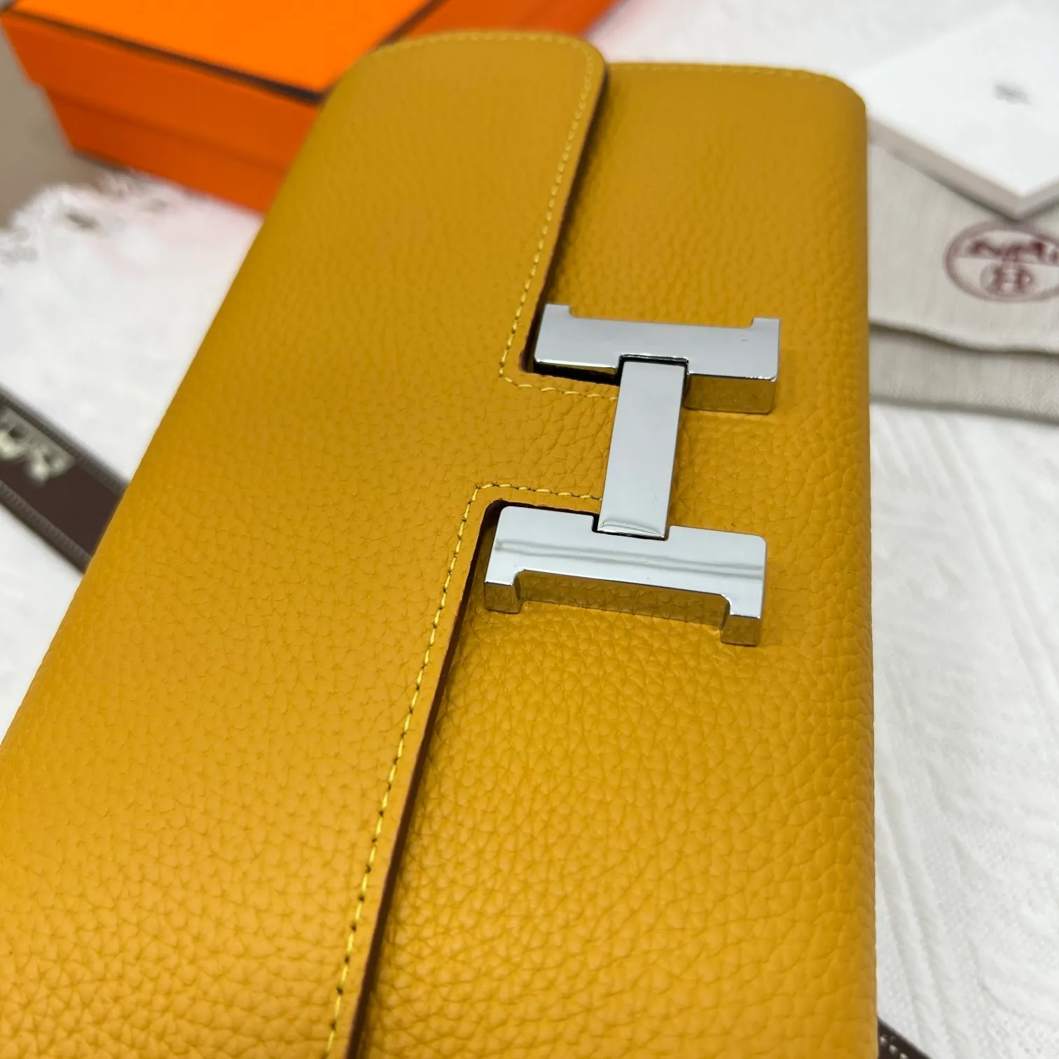 All categories Hermès wallet (Hermès) Hermès 539 pebbled silver buckle