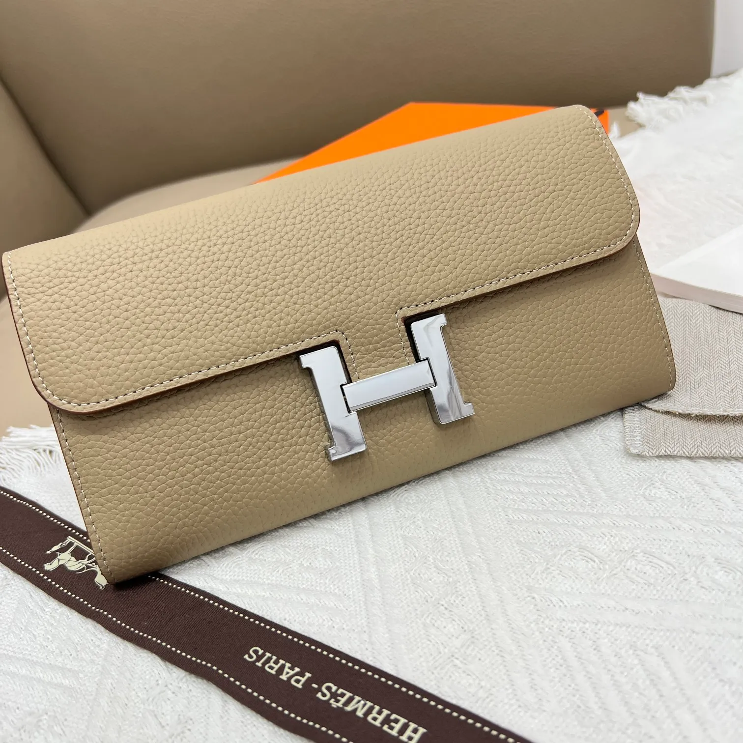 All categories Hermès wallet (Hermès) Hermès 539 pebbled silver buckle