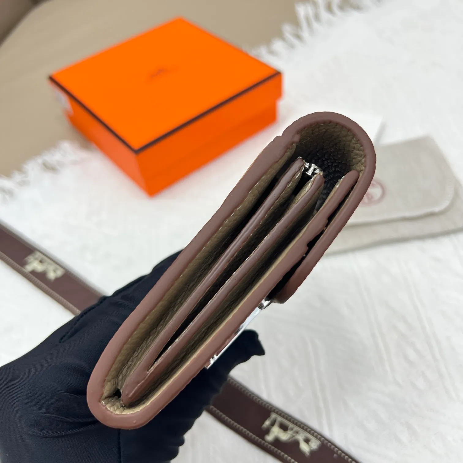 All categories Hermès wallet (Hermès) Hermès 537 pebbled silver buckle