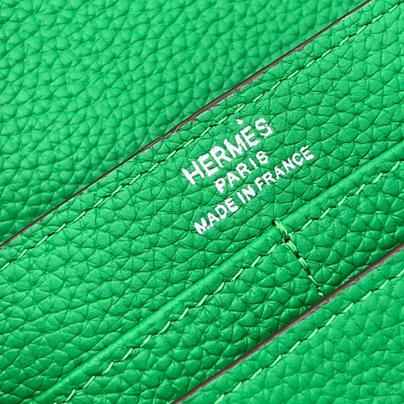 All categories Hermès wallet (Hermès) Hermès 537 pebbled silver buckle