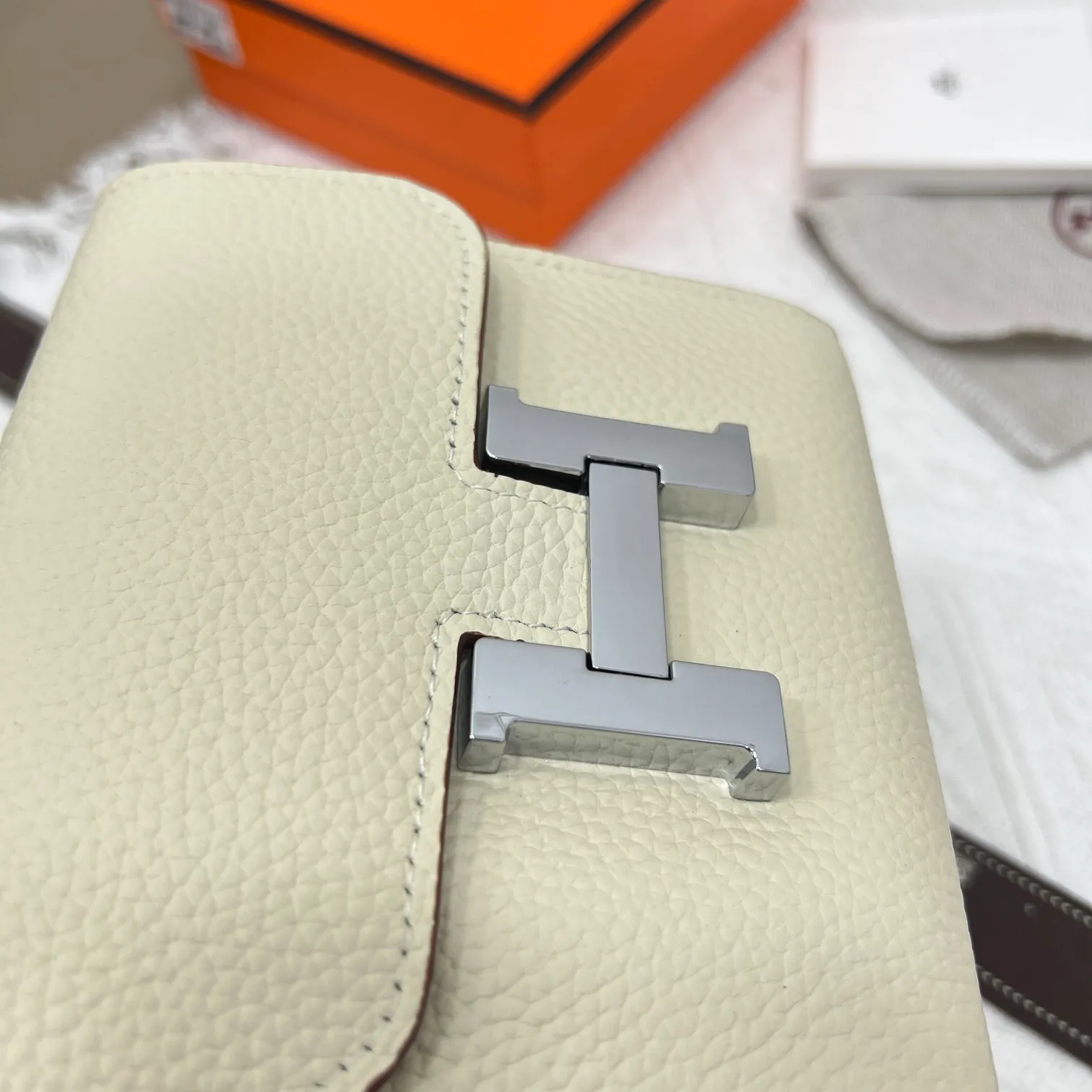 All categories Hermès wallet (Hermès) Hermès 537 pebbled silver buckle