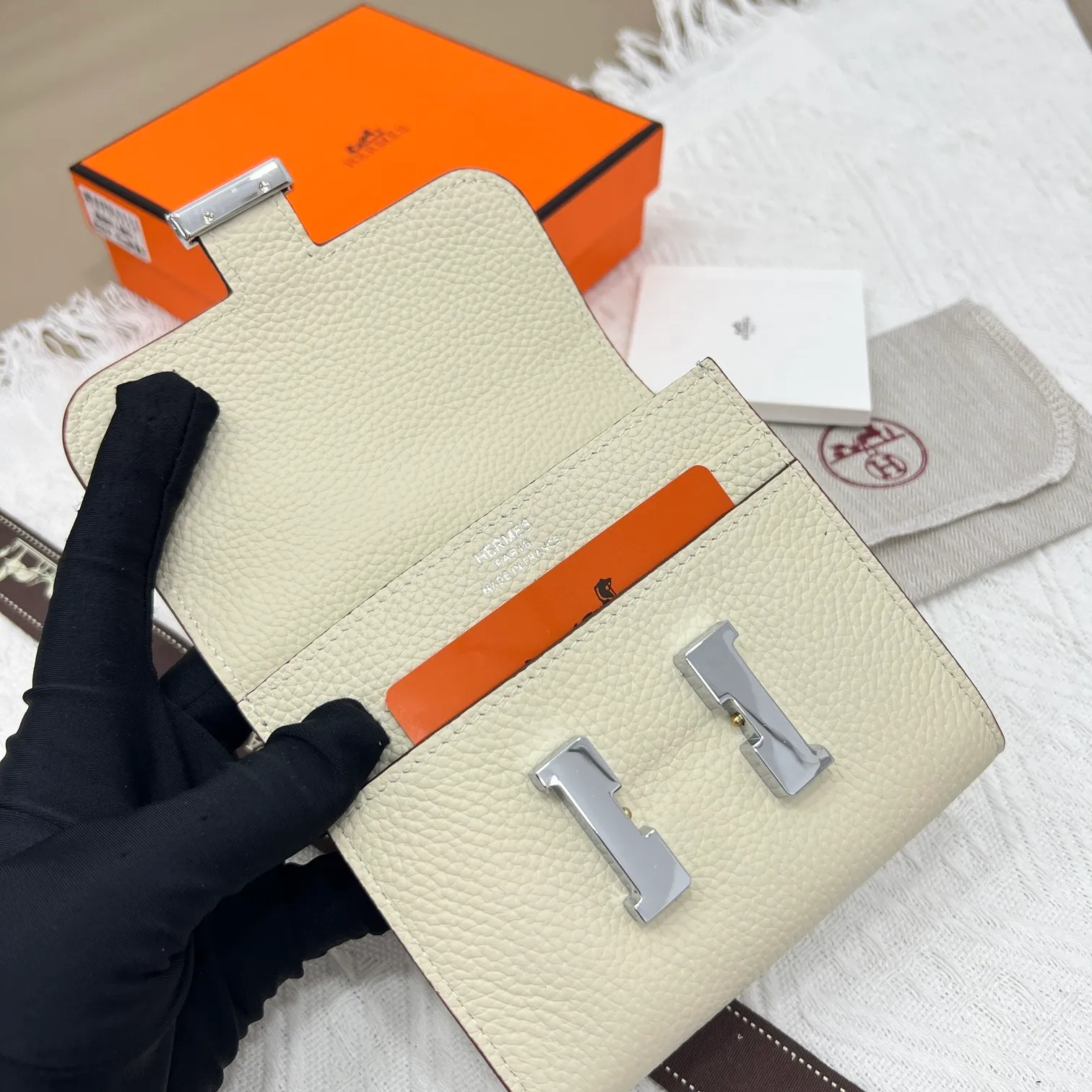 All categories Hermès wallet (Hermès) Hermès 537 pebbled silver buckle