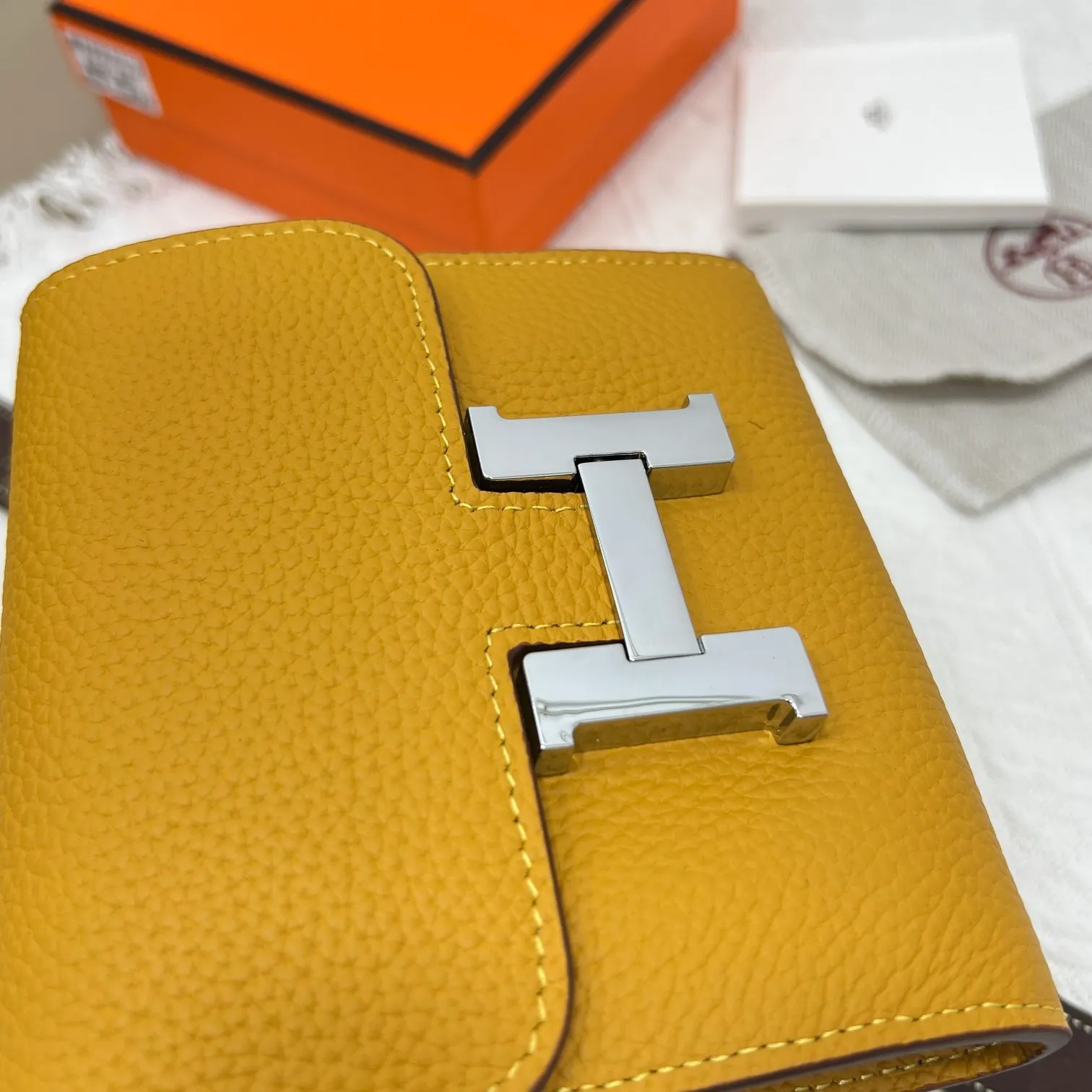 All categories Hermès wallet (Hermès) Hermès 537 pebbled silver buckle