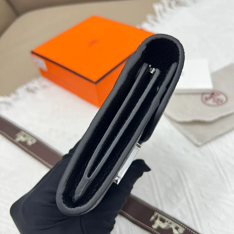 All categories Hermès wallet (Hermès) Hermès 537 pebbled silver buckle