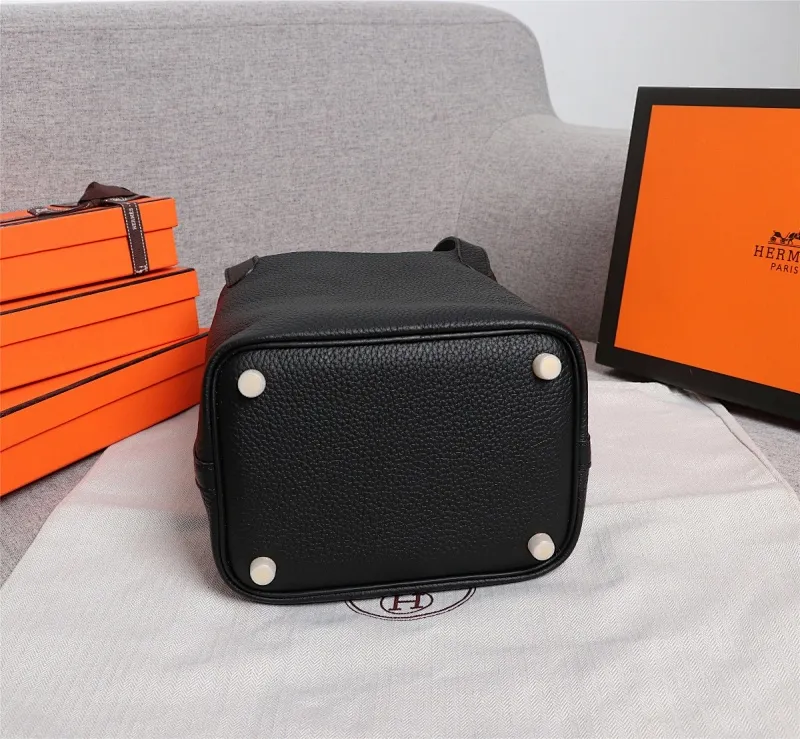 All Categories Official Website "Brand Women's Bags" Women's Bags 💙 Hermes 2022 Official New Hermès Vegetable Basket Women's Hand Crossbody Two-Purpose Bag Wholesale Large Size 58002300 Small Size 58002200 High Quality Size: Large Size 22CM Small Size 18CM