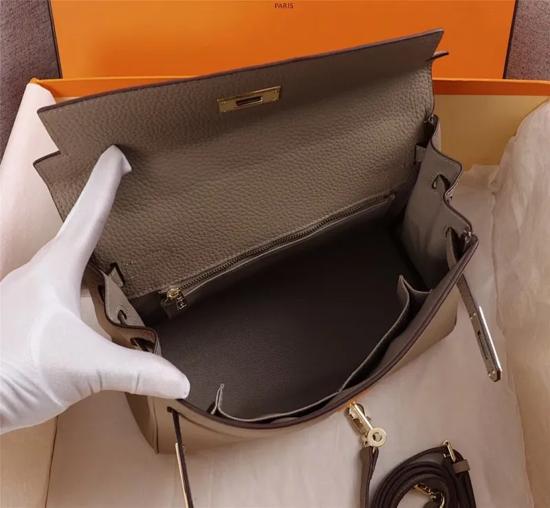All Categories Official Website "Brand Women's Bags" Women's Bags 💙 Hermes 2022 Official New Hermes Kelly Original Princess Bag Original Calfskin Outside Sheepskin Goat Pattern Wholesale Small Size 58002700 Medium Size 58002900 Large Size 58003200 High Quality Size: Small 25CM Medium 28CM