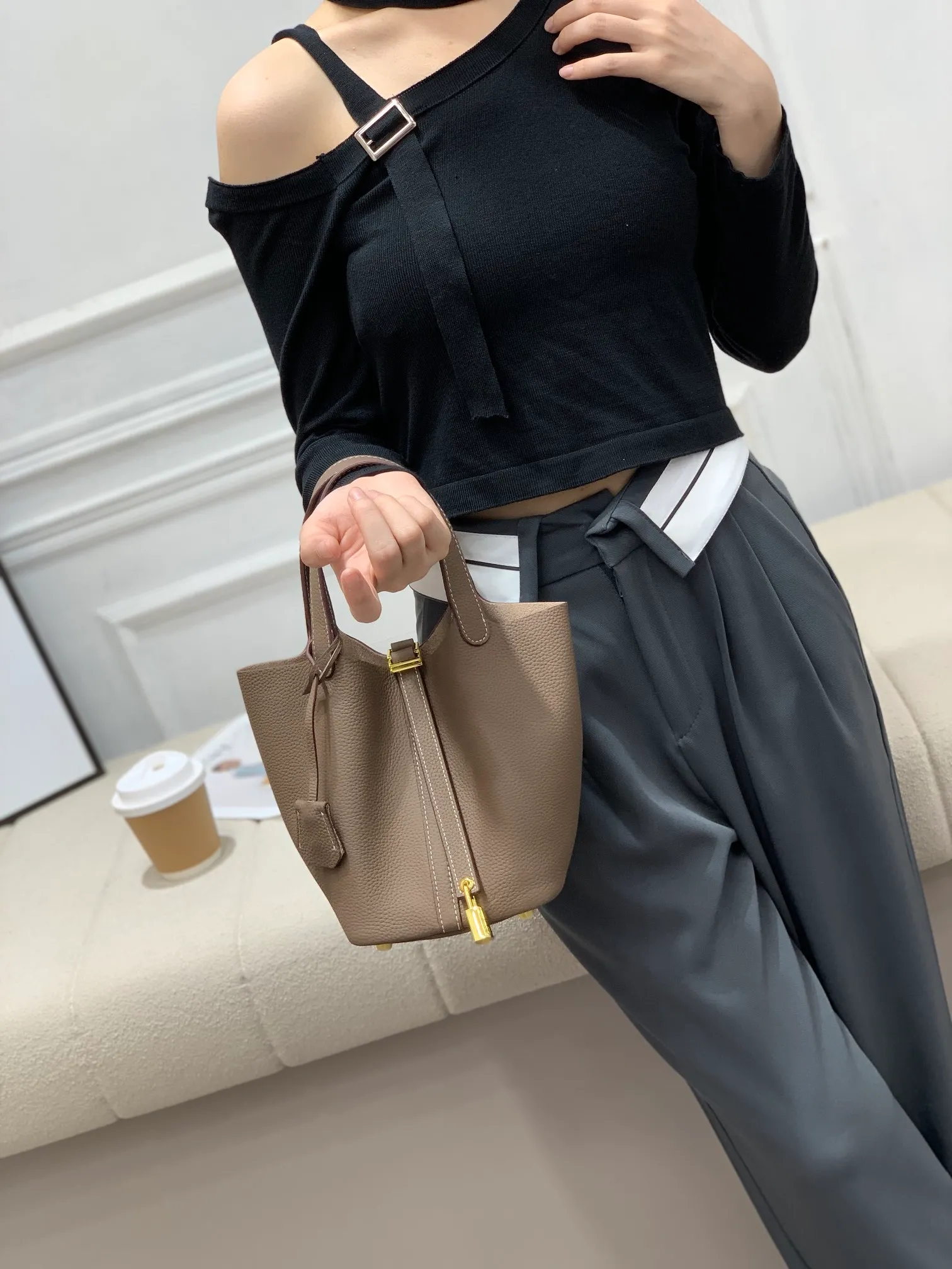 All categories Official website "Brand Women's Bags" Women's Bags 💙 Hermes 2023 latest Hermes vegetable basket
