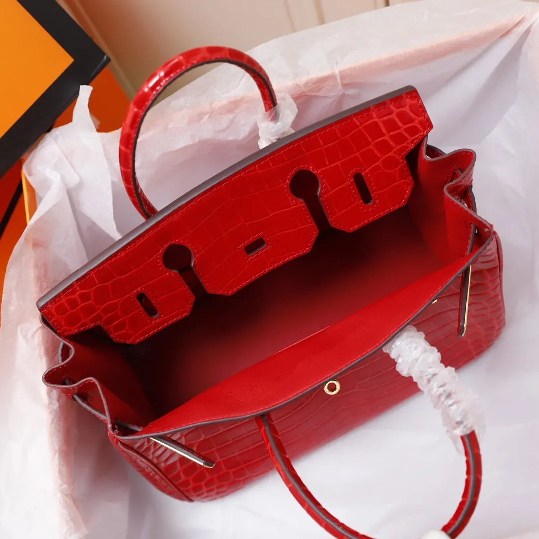 All categories Official website "Brand Women's Bags" Women's Bags 💙 Hermes 2022 official new Hermès handbag Smooth crocodile leather + pure steel hardware wholesale Small size 58003900 Large size 58004500 High quality Size: Small size 30CM Large size 35CM