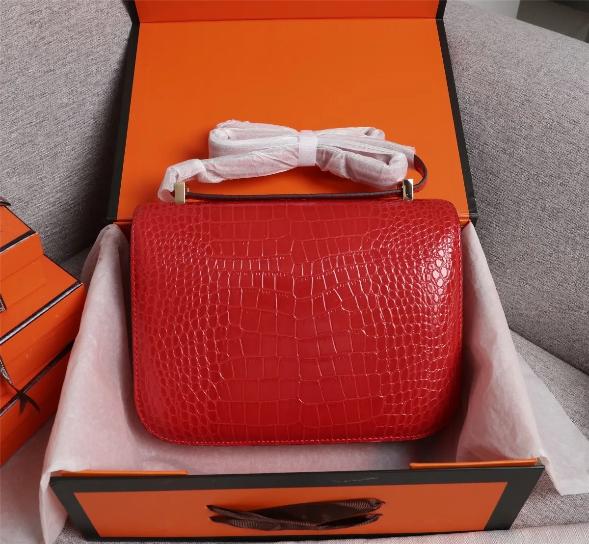 All Categories Official Website "Brand Women's Bags" Women's Bags 💙 Hermes Hermès Made in France - Constance stewardess bag ☣️Crocodile pattern pure steel plated hardware buckle Genuine leather source super good feel Accessories stainless steel laser logo perfect flip arc and three-dimensional sense High-end pure handmade customization 🔮Quality recommendation ‼ ️Size: 23-6-17