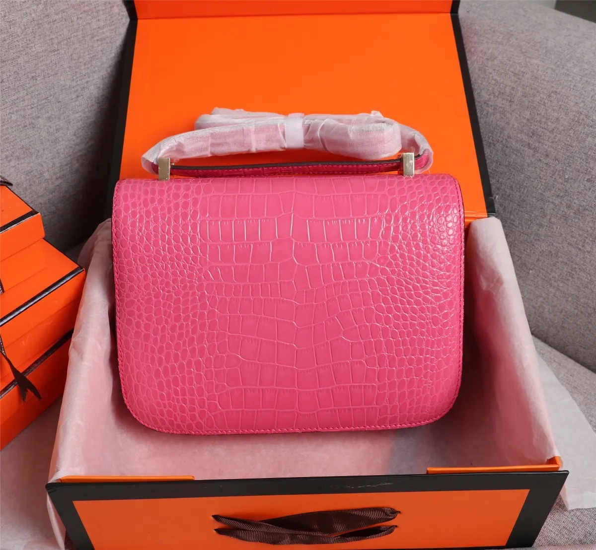All Categories Official Website "Brand Women's Bags" Women's Bags 💙 Hermes Hermès Made in France - Constance stewardess bag ☣️Crocodile pattern pure steel plated hardware buckle Genuine leather source super good feel Accessories stainless steel laser logo perfect flip arc and three-dimensional sense High-end pure handmade customization 🔮Quality recommendation ‼ ️Size: 23-6-17