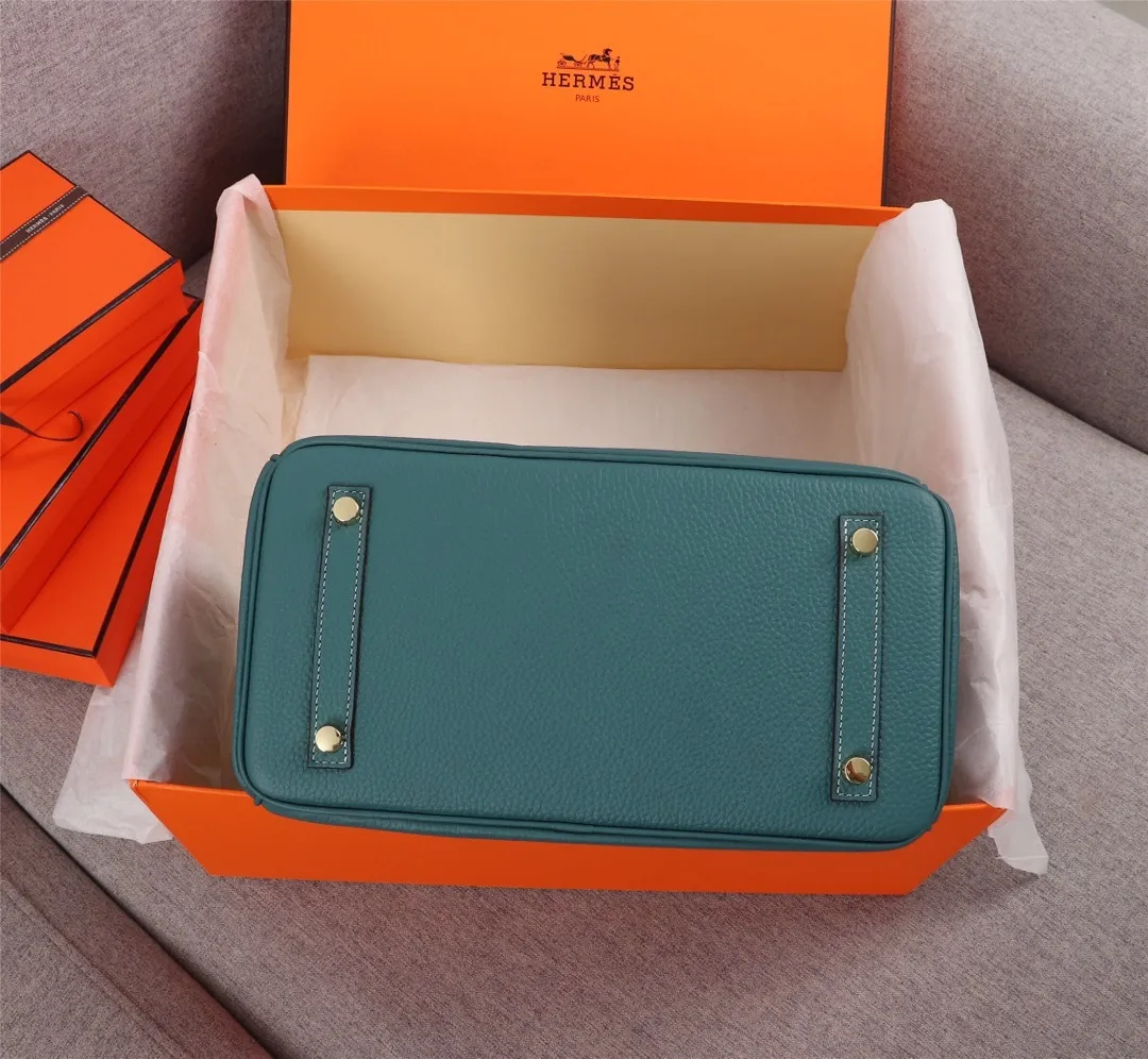 All categories Official website "Brand Women's Bags" Women's Bags 💙 Hermes 2022 Official New Hermès Platinum First Layer Lychee Pattern Handbag Original Calfskin Outside and Sheepskin Goat Pattern Wholesale Small Size 58002800 Medium Size 58003000 Large Size 58003200 High Quality Size: Small 25CM Medium 30C