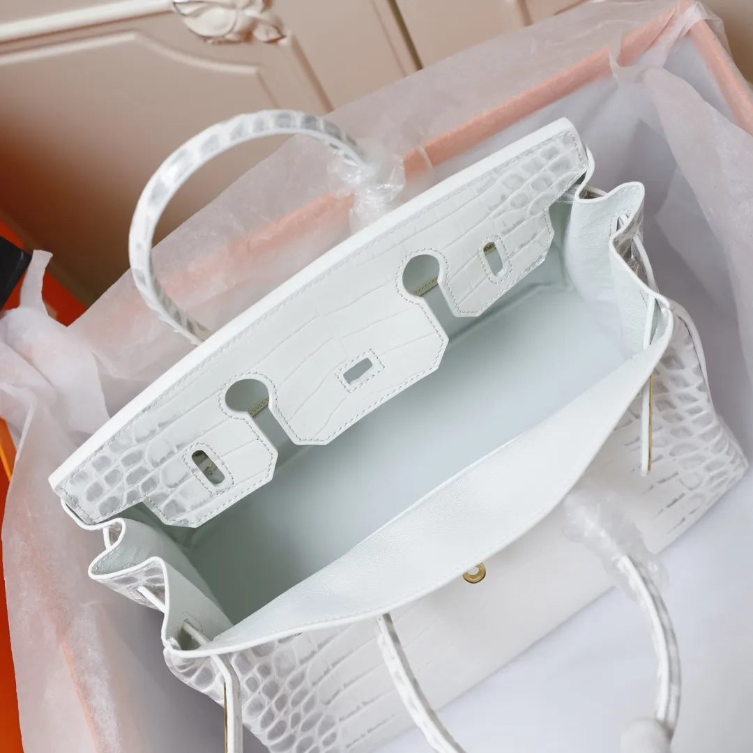 All categories Official website "Brand Women's Bags" Women's Bags 💙 Hermes 2022 official new Hermès handbag Smooth crocodile leather + pure steel hardware wholesale Small size 58003900 Large size 58004500 High quality Size: Small size 30CM Large size 35CM