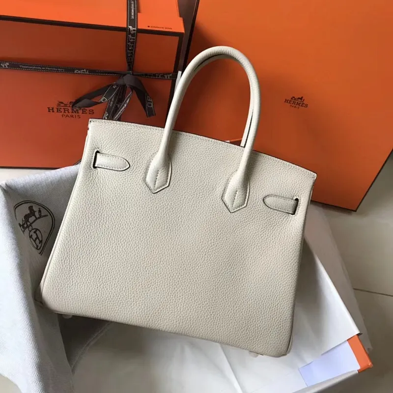 All Categories Official Website "Brand Women's Bags" Women's Bags 💙 Hermes (Platinum original single, new background) Hermès pebbled pattern 30cm 58003800 35cm 58004000 Imported first-layer calfskin 🏼No matter how small the details are, you can see them at a glance🏻Steel hardware, never fade🏻️➰We let the details speak for themselves