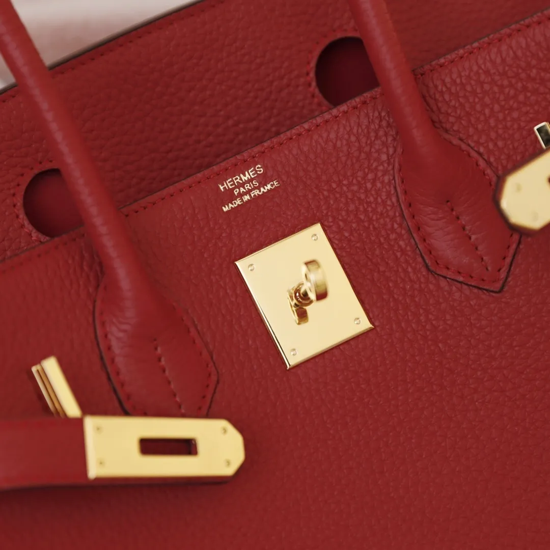 All Categories Official Website "Brand Women's Bags" Women's Bags 💙 Hermes (Platinum original single, new background) Hermès pebbled pattern 30cm 58003800 35cm 58004000 Imported first-layer calfskin 🏼No matter how small the details are, you can see them at a glance🏻Steel hardware, never fade🏻️➰We let the details speak for themselves