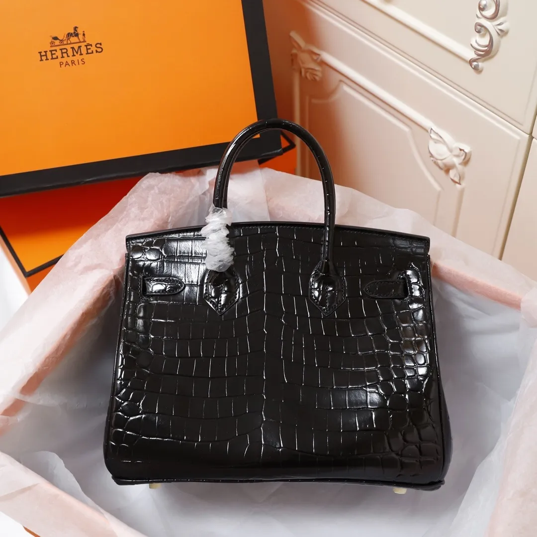 All categories Official website "Brand Women's Bags" Women's Bags 💙 Hermes 2022 official new Hermès handbag Smooth crocodile leather + pure steel hardware wholesale Small size 58003900 Large size 58004500 High quality Size: Small size 30CM Large size 35CM