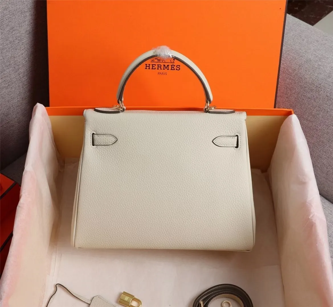 All Categories Official Website "Brand Women's Bags" Women's Bags 💙 Hermes 2022 Official New Hermes Kelly Original Princess Bag Original Calfskin Outside Sheepskin Goat Pattern Wholesale Small Size 58002700 Medium Size 58002900 Large Size 58003200 High Quality Size: Small 25CM Medium 28CM