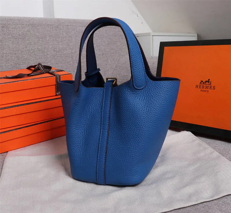 All Categories Official Website "Brand Women's Bags" Women's Bags 💙 Hermes 2022 Official New Hermès Vegetable Basket Women's Hand Crossbody Two-Purpose Bag Wholesale Large Size 58002300 Small Size 58002200 High Quality Size: Large Size 22CM Small Size 18CM