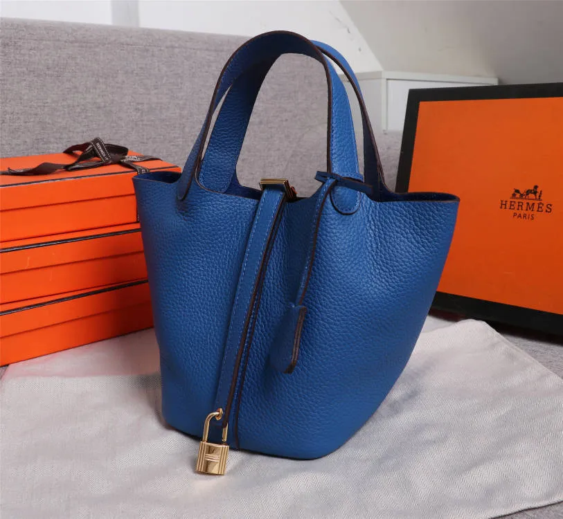 All Categories Official Website "Brand Women's Bags" Women's Bags 💙 Hermes 2022 Official New Hermès Vegetable Basket Women's Hand Crossbody Two-Purpose Bag Wholesale Large Size 58002300 Small Size 58002200 High Quality Size: Large Size 22CM Small Size 18CM