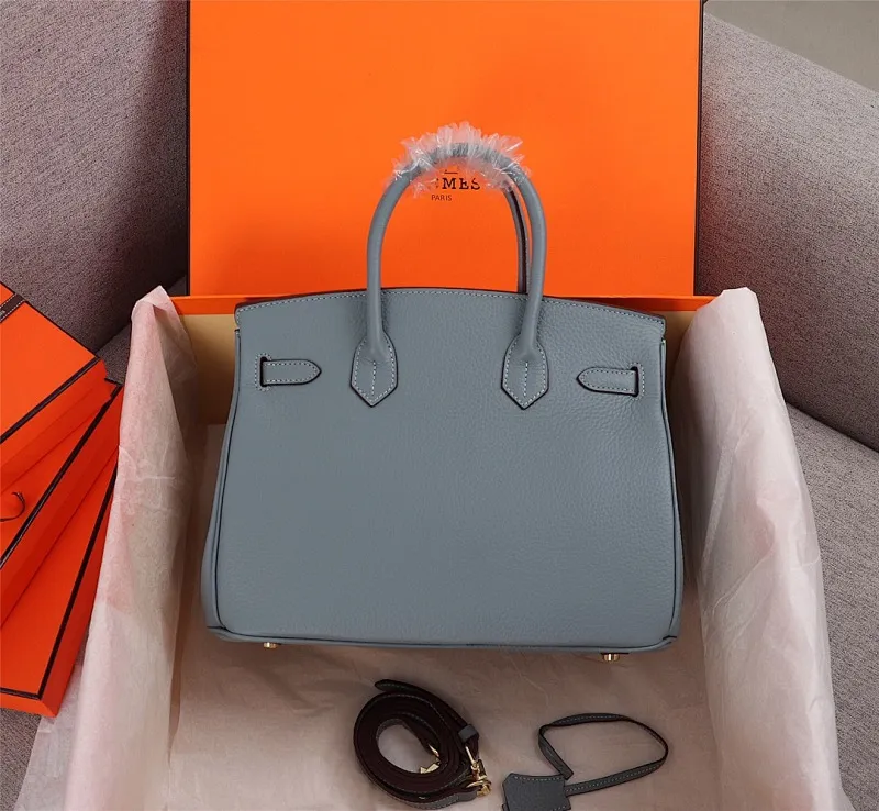 All Categories Official Website "Brand Women's Bags" Women's Bags 💙 Hermes (exclusive factory code, goat pattern inside) Hermès Hermès platinum first layer with lychee pattern, not common in the market, inside zipper puller, copper lock with logo, 25cm 58002800 30cm 58003000 35cm 58003200 五